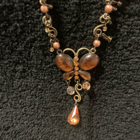 Beaded butterfly necklace - Picture 2 of 4